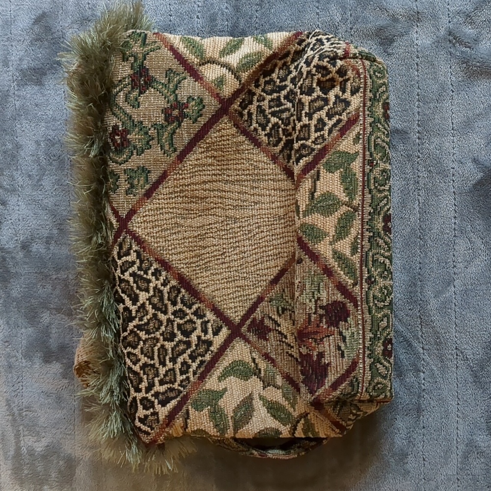 Chic Tapestry Shoulder Bag with Animal Motif - Picture 14 of 16
